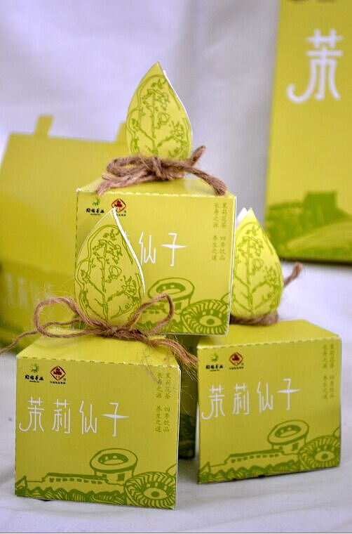 閩榕茶業(yè)“茉莉仙子”品牌包裝設(shè)計——平面與紙材的雅致對話